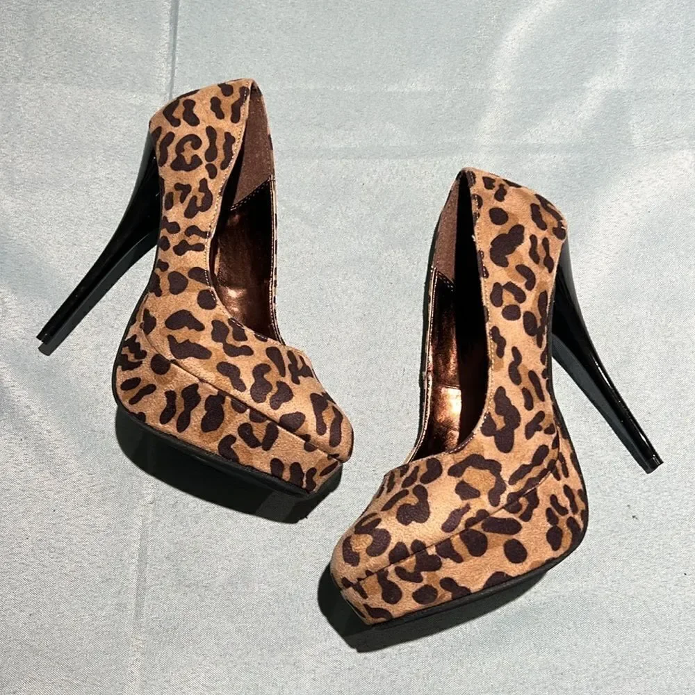 Charlotte Russe Leopard Print Heels‎ size 8.  B56